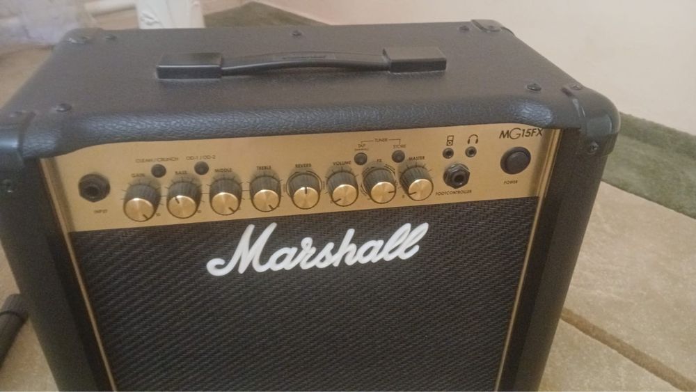 Продам гитарный комбоусилитель Marshall MG15GFX