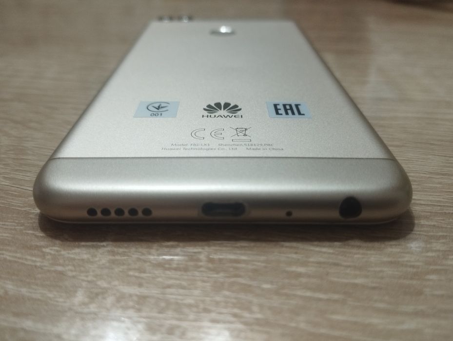 Huawei P Smart  в идеальном состоянии