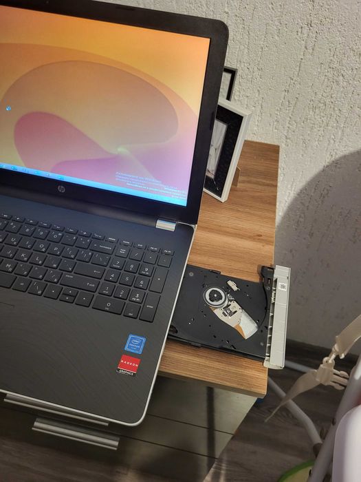 Лаптоп HP 15-BS034NU