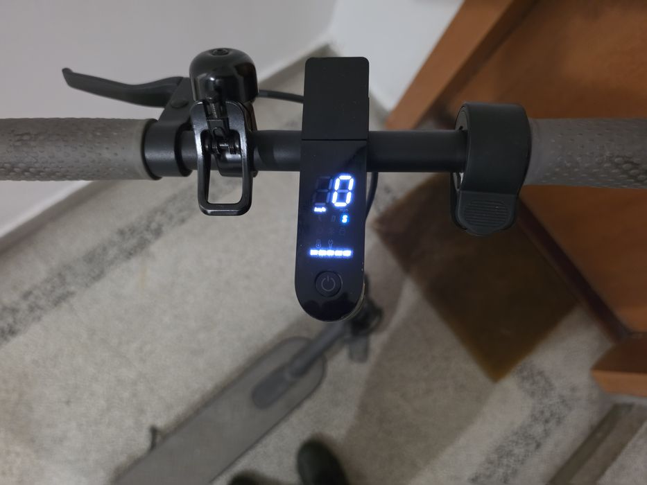 Продавам електрическа тротинетка Xiaomi Mi Electric Scooter 1S