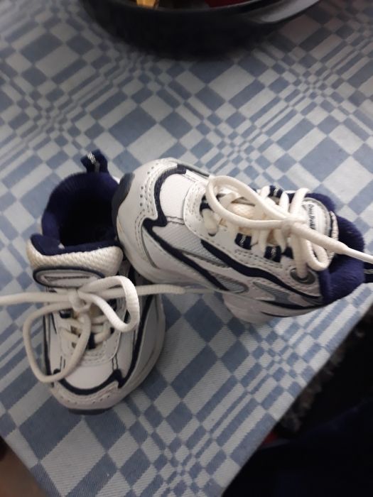 Vînd adidași copii