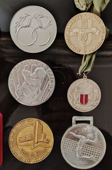 Настольные и памятные медали