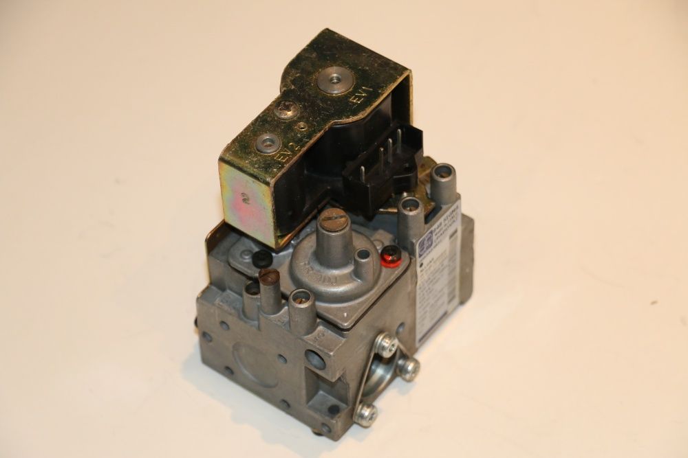 Vana de gaz Sigma 848 centrala in condensarea Ariston Clas sau Genus