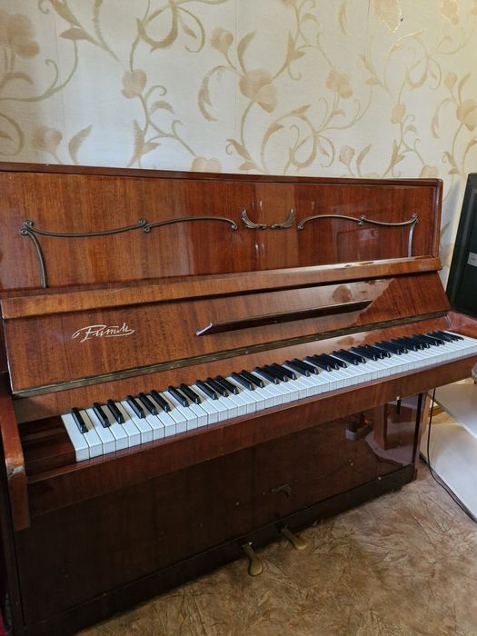 Продаю пианино "Ритм"