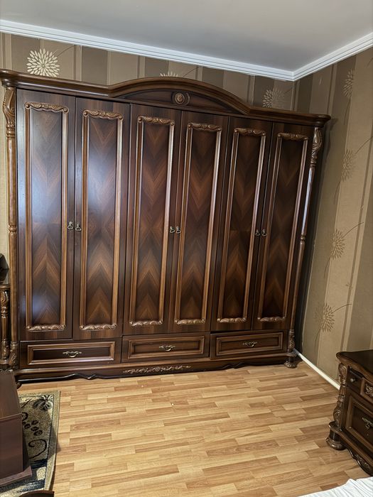 Продам спальный гарнитур б/у. Дешево.