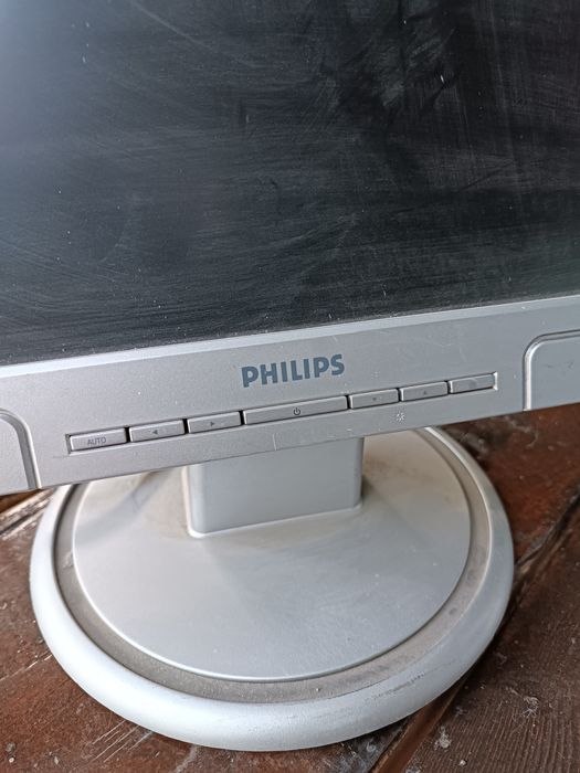 Монитор Philips.