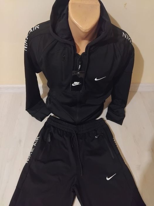 Nou! Trening baieti Nike AIR.