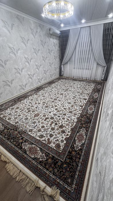 Иранский ковер в хорошем состоянии