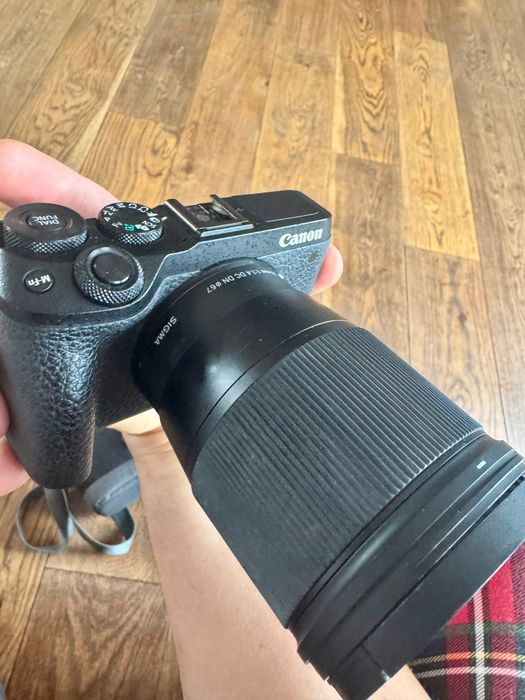 Продавам Canon EOS M6 Mark 2 + Sigma обектив,