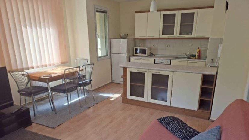 Двустаен апартамент под наем в София Център