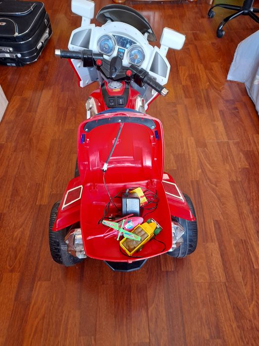 Акумулаторен полицейски мотор