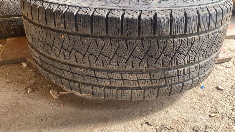 Зимняя   шина 235/40/19