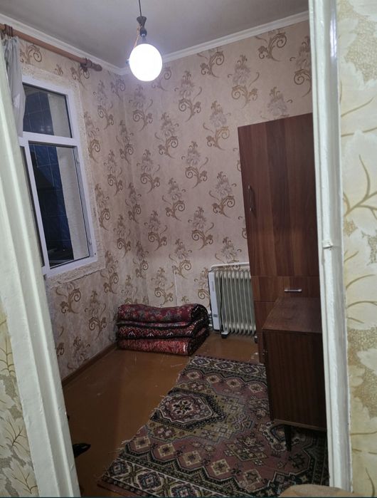 Юнусабад 13 квартал. Продается квартира  1/1/4