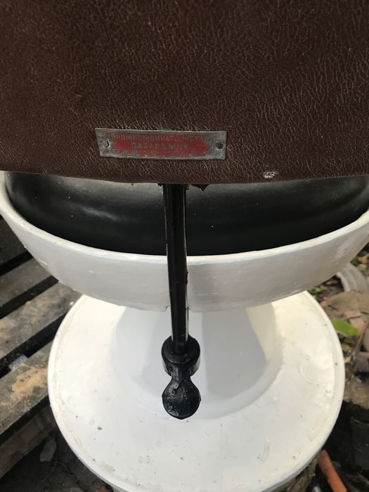 Стар бръснарски стол