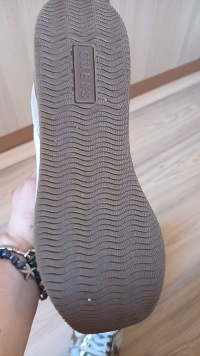 Сникърси Guess нови