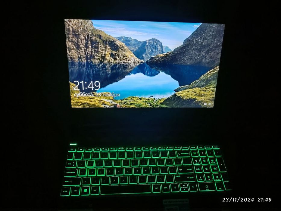 Noutbook srochni sotiladi.