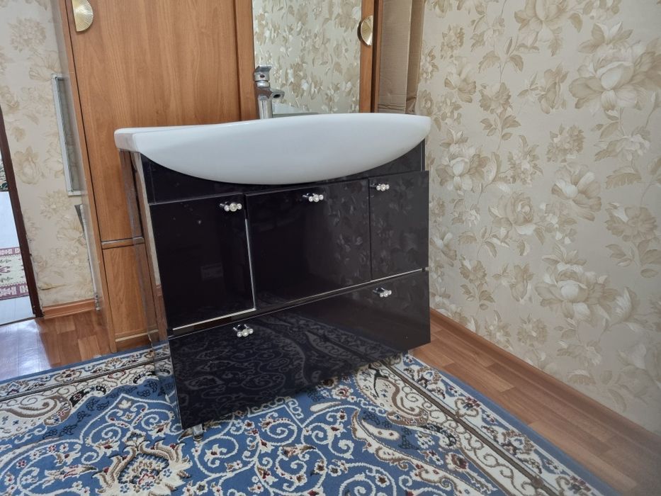 Раковина с тумбой для ванной