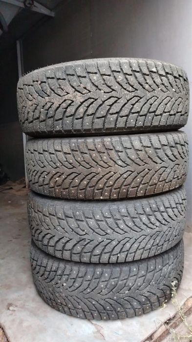 Продаю зимние шипованные шины