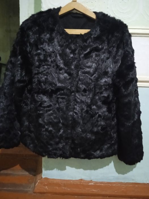 Классик услубдаги янги шуба сотилади