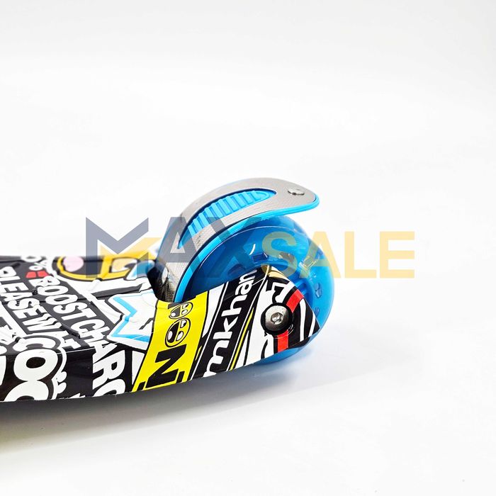 Детска тротинетка с 3 светещи колела синьо / многоцветна скутер колело