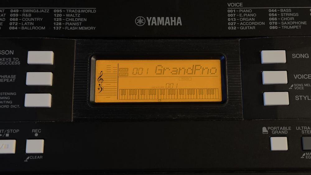 синтезатор Yamaha PSR-E343.