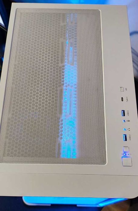 Топ Геймърска конфигурация | Ryzen 7 7800X3D | RX 9070 XT Steel Legend | 32GB RAM | 2TB KC3000 | Гаранция