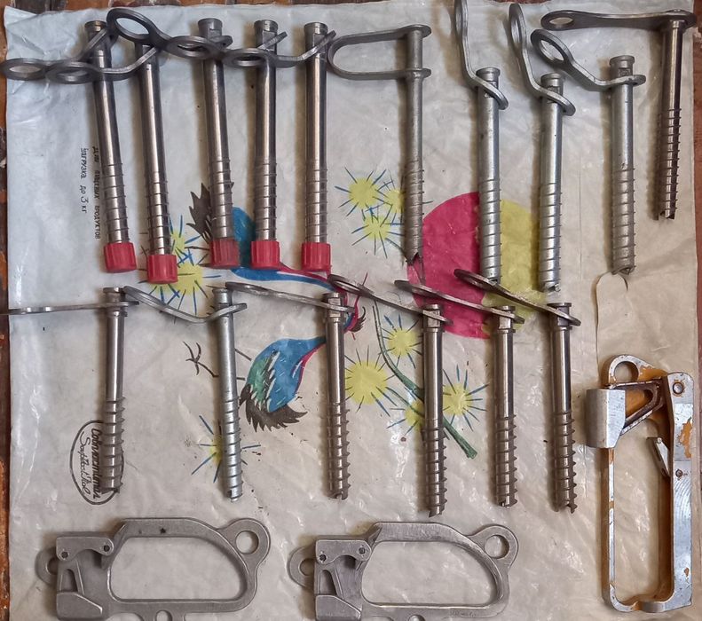 ,,кошки,, альпинисткие ,  альп.снаряжение разное.