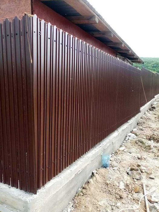 Construim Garduri si Porti din Sipca Metalica, Panou stil Jaluzele, Tabla Cutata, Fier Forjat, Plasa Bordurata, BCA, Beton si alte modele