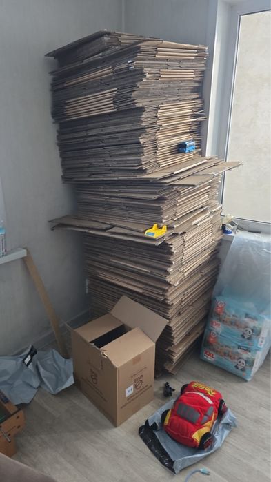 Продам коробки чистые