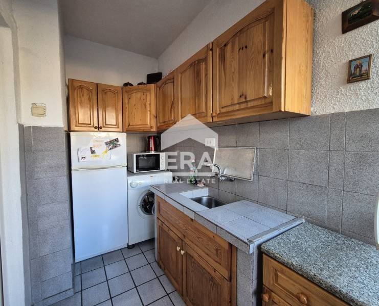 Отдава се под наем 2-стаен апартамент в центъра