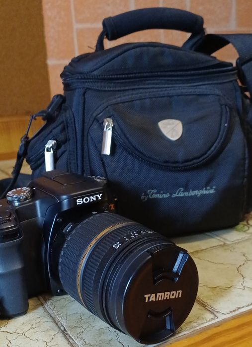 Kit Foto DSLR Complet: Sony Alpha 100 + Tamron 18-200mm + Geantă Tonino Lamborghini