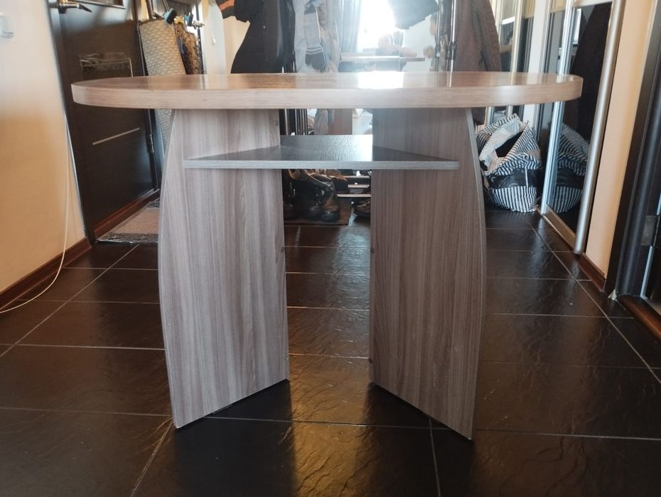 Деревянный стол хороший