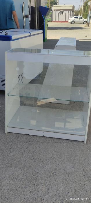 Витрина для магазина 2-штуки