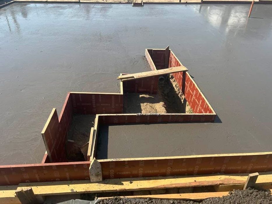 Заливане на бетон, фундаменти плочи и други бетони в цялата страна.