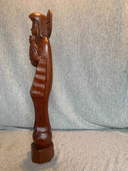 скулптура от резбовано дърво – Дева Мария с младенеца