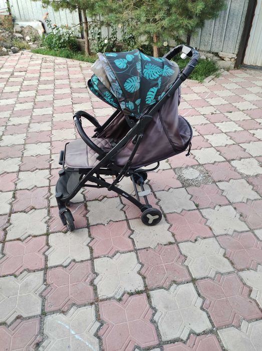 Продам прогулочную коляску