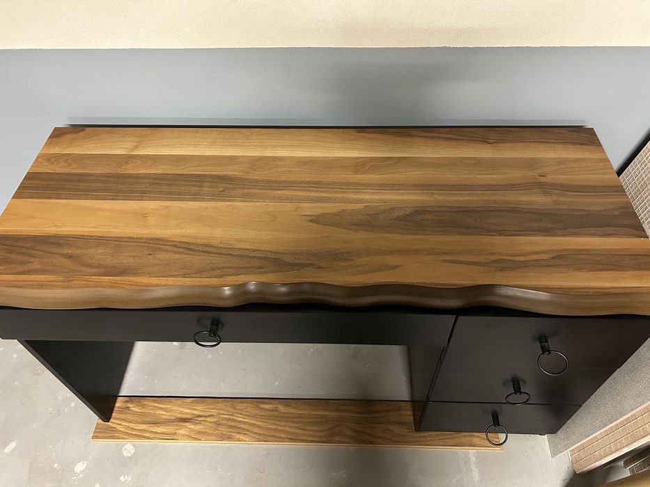 Бюро и вертикален шкаф