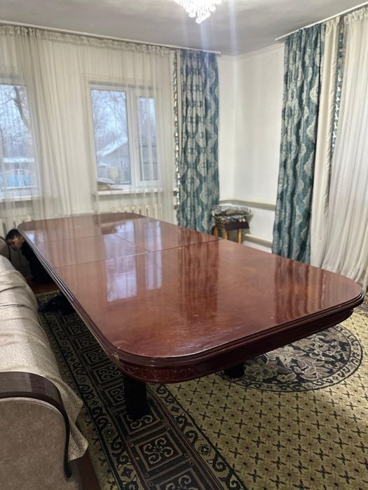 Продаю стол для гостиной