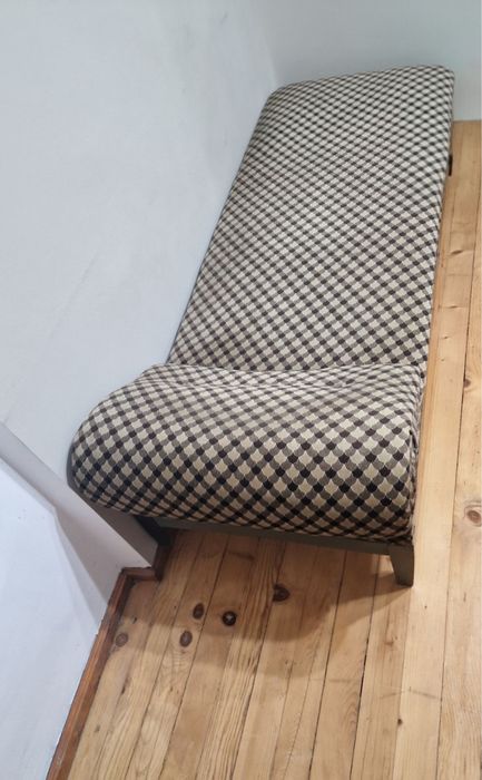 Старинна кушетка