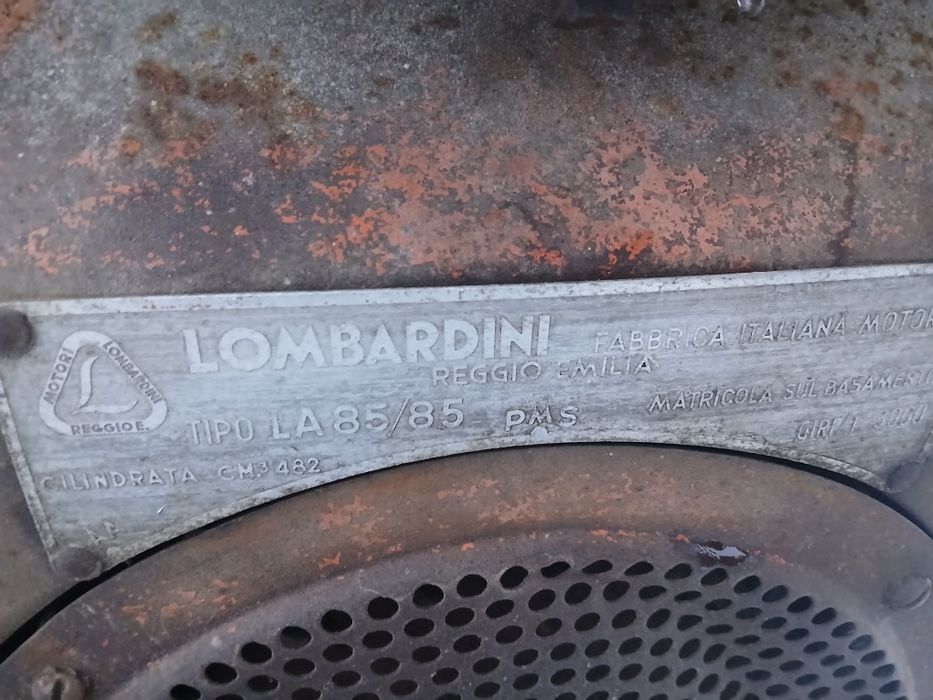 Se vinde două cositori și două scaune