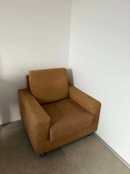 Canapea și 2 fotolii din piele naturală – aproape noi
