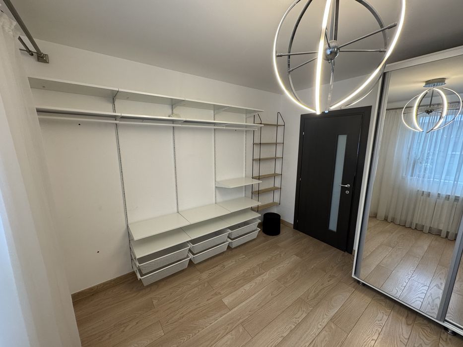 proprietar - inchiriez apartament 3 camere + loc parcare privat