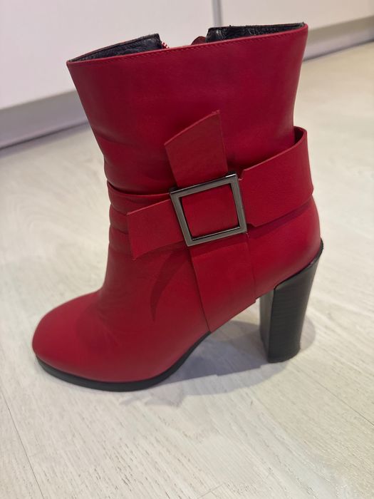 Червени ботуши естествена кожа