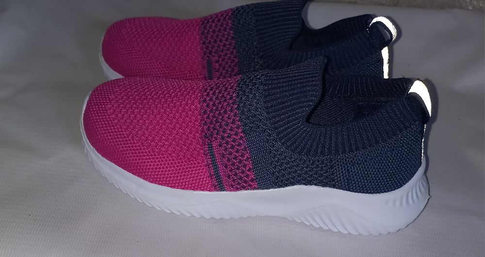 Детские кроссовки.