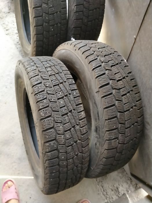 Продам зимнюю покрышку 14