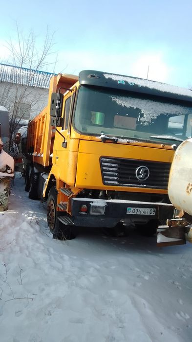 Самосвал Шахман F2000