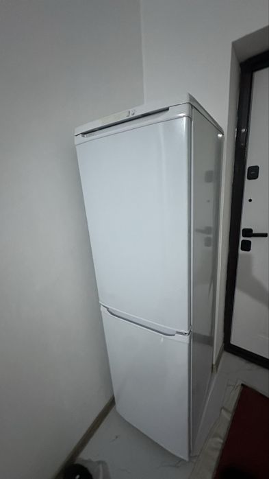 Продам Холодильник хорошем состояние