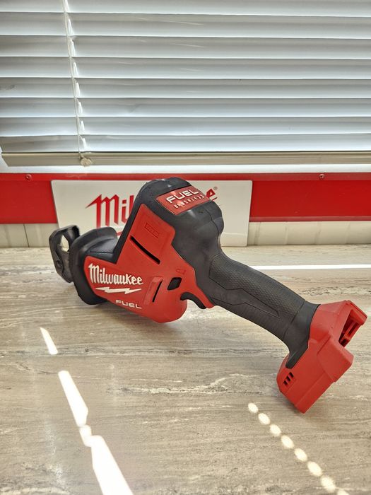 Milwaukee Саблен Трион M18 FHZ