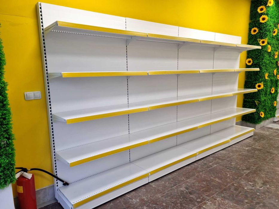 Стелажи за магазин / крайстенни стелажи с плътен или перфогръб