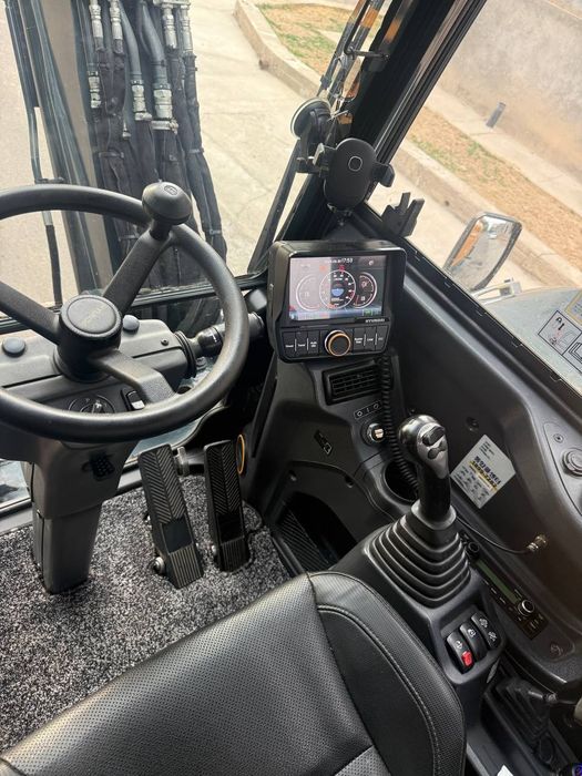 Hyundai 65A          .